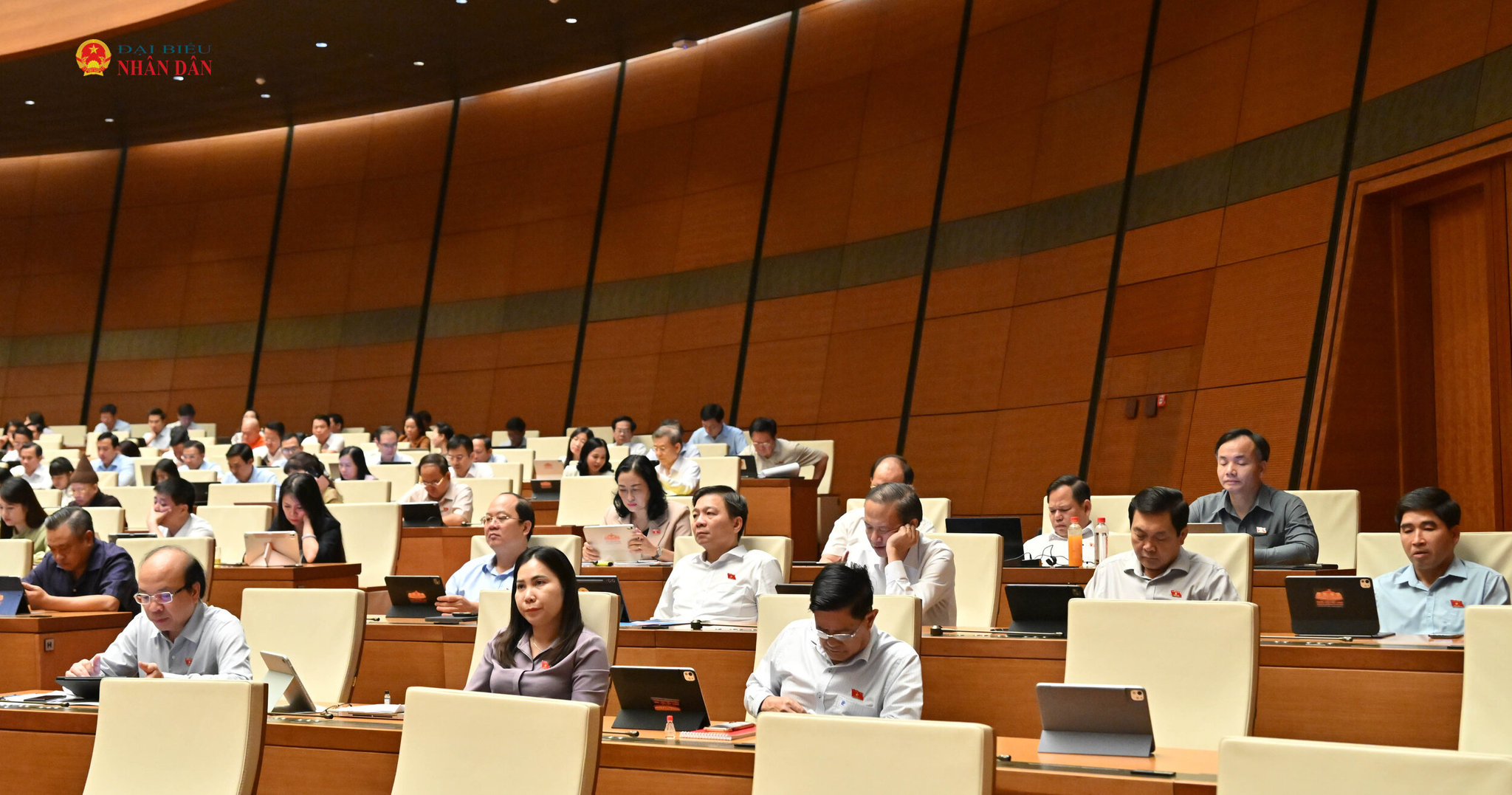 cac-dai-bieu-tai-phien-hopvqk_9661.jpg