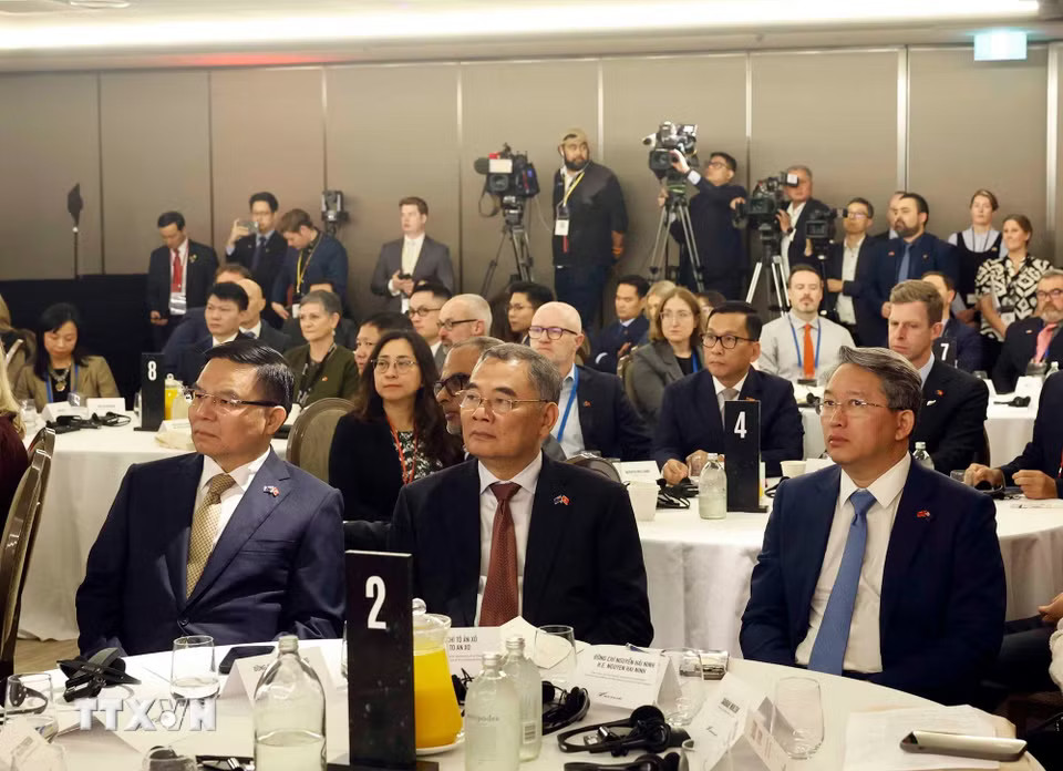 e33afeb8cecb0f6a6d47bdd24cbbadecd33d9cf-_ttxvn-tong-bi-thu-chu-tich-nuoc-du-toa-dam-doanh-nghiep-viet-nam-new-zealand-8.jpg.avif
