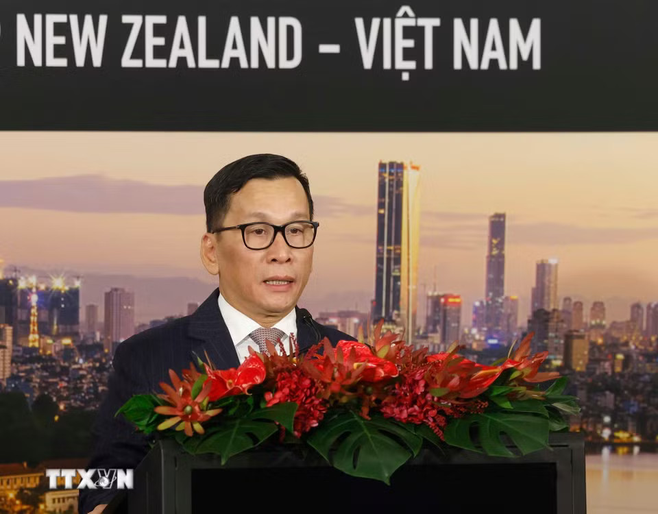 e33afebf4669dc683da4f351a139bafb76c6b0f-_ttxvn-tong-bi-thu-chu-tich-nuoc-du-toa-dam-doanh-nghiep-viet-nam-new-zealand-2.jpg.avif