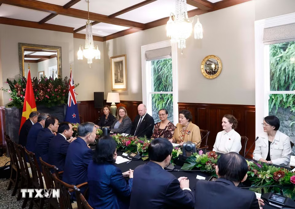 e7c36887eb32f3a31651efb97caca051e3a78d339-_ttxvn-tong-bi-thu-chu-tich-nuoc-to-lam-hoi-dam-voi-toan-quyen-new-zealand-5.jpg.avif