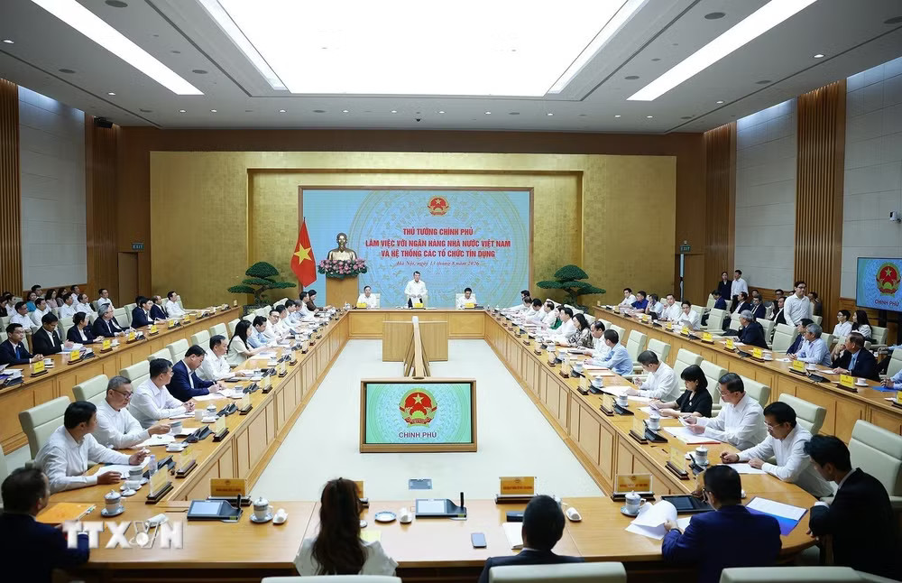 ttxvn-thu-tuong-lam-viec-voi-ngan-hang-nha-nuoc-va-cac-to-chuc-tin-dung-5.jpg