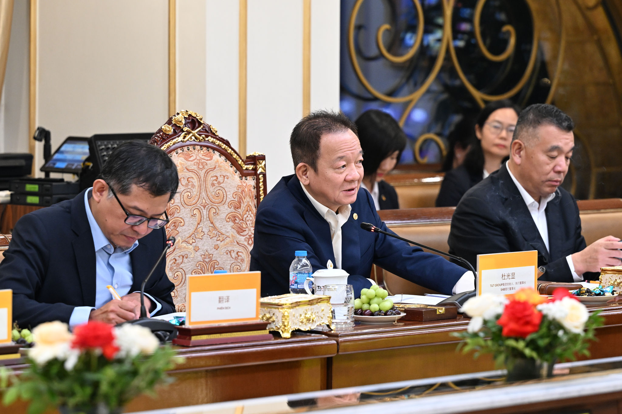 Nhà sáng lập, Chủ tịch điều hành T&T Group Đỗ Quang Hiển phát biểu tại buổi làm việc. 