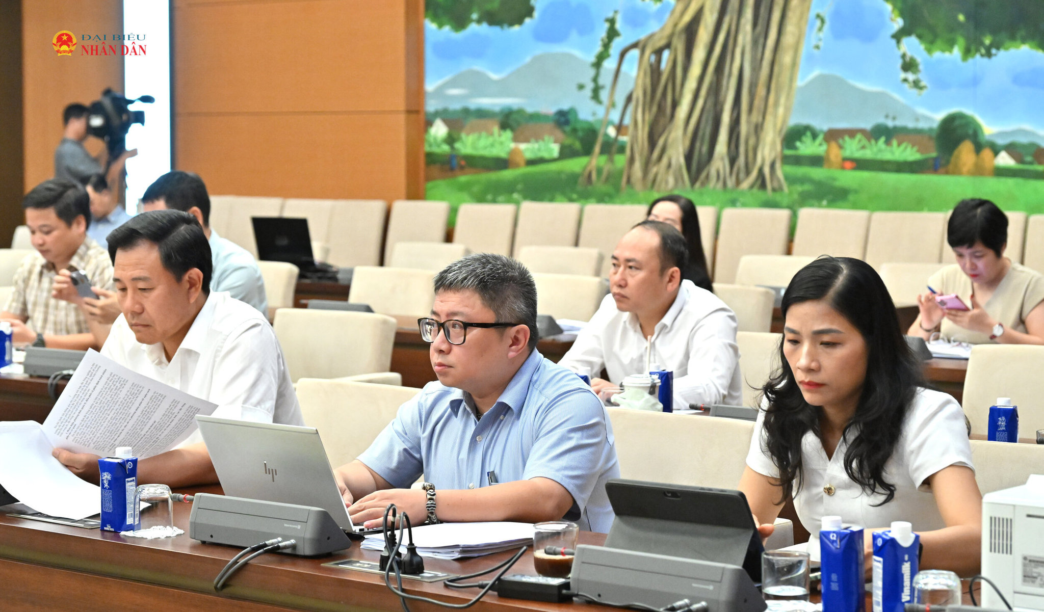 cac-dai-bieu-tai-phien-hopvqk_0090.jpg