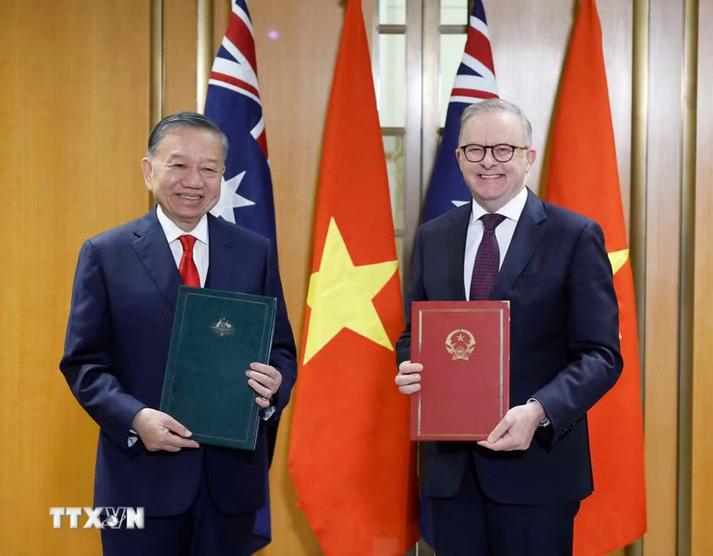 cbd10440e452231cf6671ceb-_ttxvn-tong-bi-thu-chu-tich-nuoc-to-lam-va-thu-tuong-australia-trao-tuyen-bo-chung-8946576-2.jpg.avif