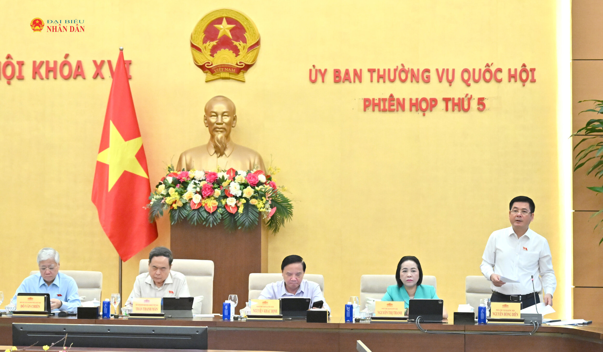 pho-chu-tich-quoc-hoi-nguyen-hong-dien-dieu-hanh-phien-hopvqk_9858.jpg