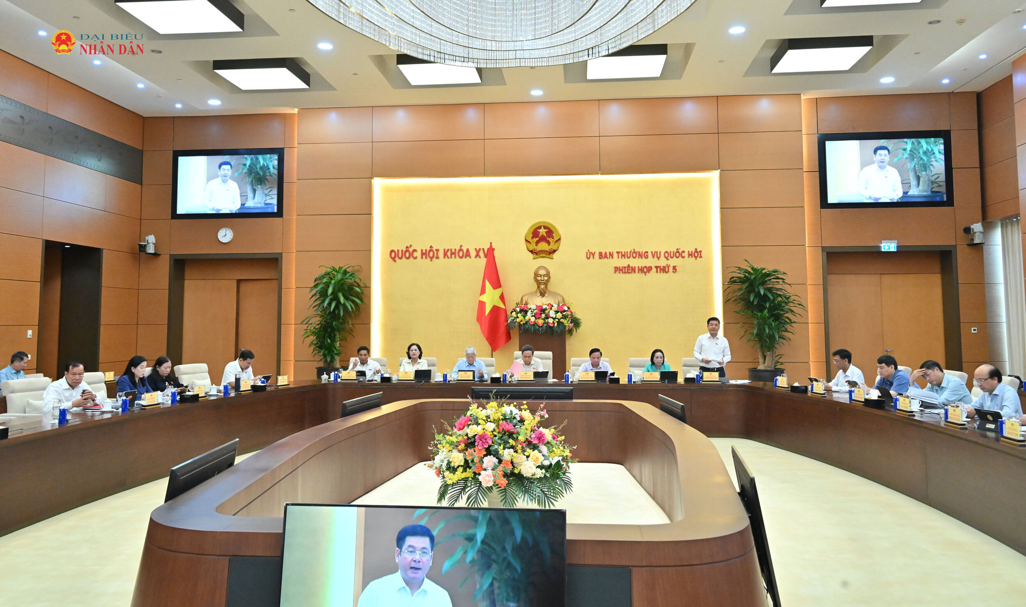 pho-chu-tich-quoc-hoi-nguyen-hong-dien-dieu-hanh-phien-hopvqk_9864.jpg