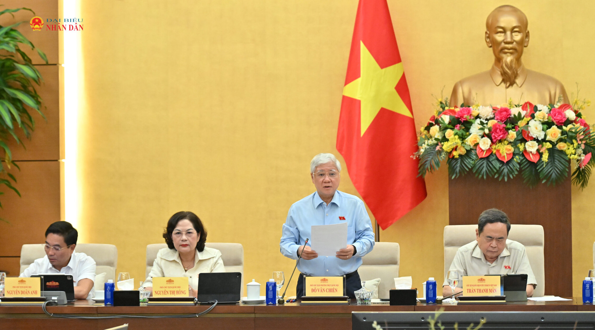 Phó Chủ tịch Thường trực Quốc hội Đỗ Văn Chiến điều hành phiên họpVQK_0119