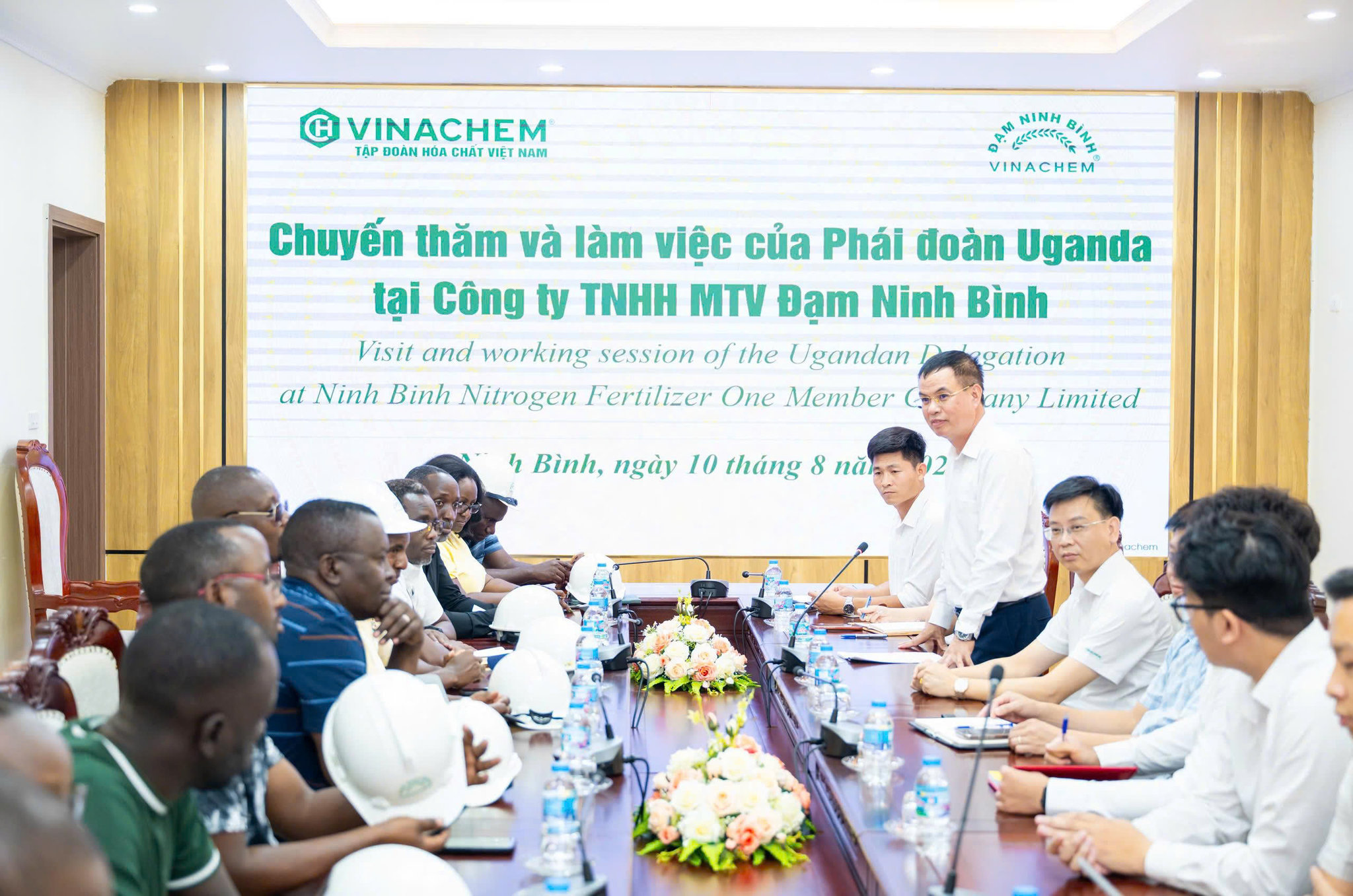 Đoàn công tác Uganda thăm các cơ sở sản xuất phân bón thuộc đơn vị thành viên Tập đoàn Hoá chất Việt Nam
