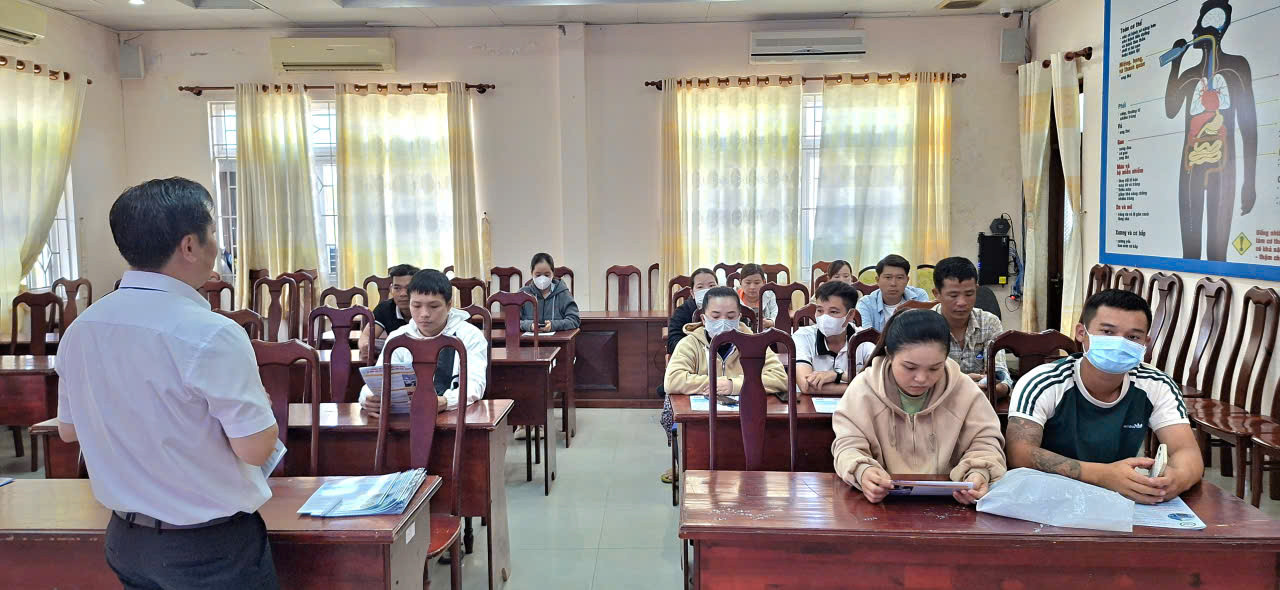 Người lao động tham gia Phiên Giao dịch việc làm. Ảnh VLCM (2)