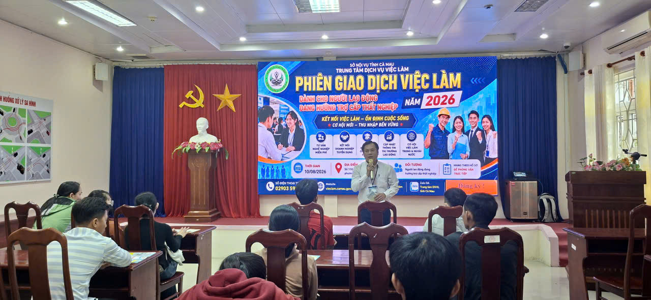 Phiên giao dịch việc làm cho người lao động đang hưởng trợ cấp thất nghiệp. Ảnh VLCM