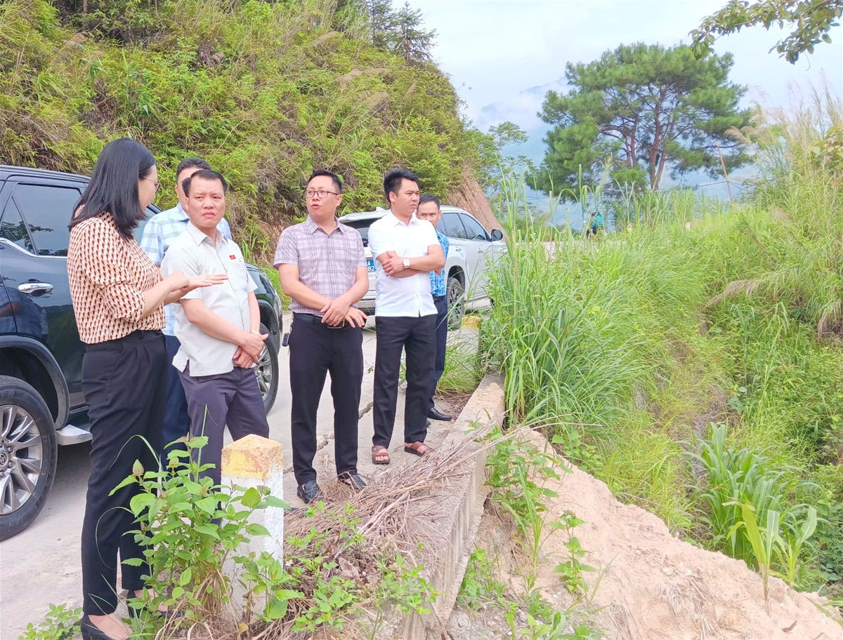 Đoàn giám sát của Thường trực HĐND tỉnh về giải quyết, trả lời kiến nghị của cử tri trước và sau Kỳ họp thứ hai tại xã Hoàng Su Phì