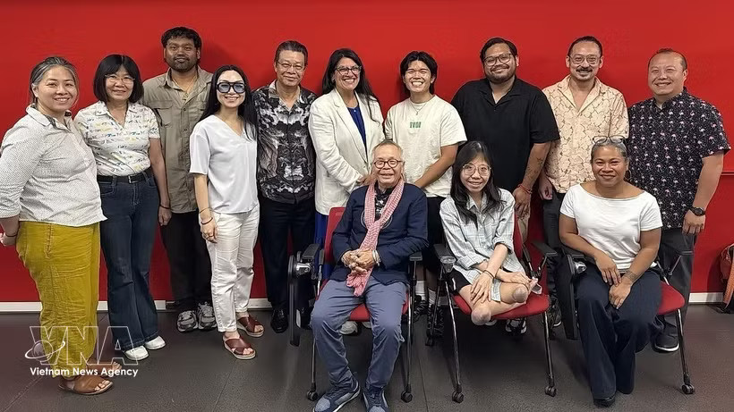 The delegation meets with progressive friends in the US (Photo: VNA)