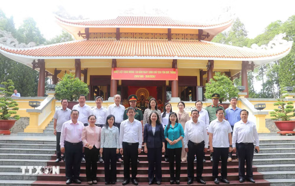 ttxvn-pho-chu-tich-nuoc-dang-huong-tuong-nho-chu-tich-ton-duc-thang-2.jpg