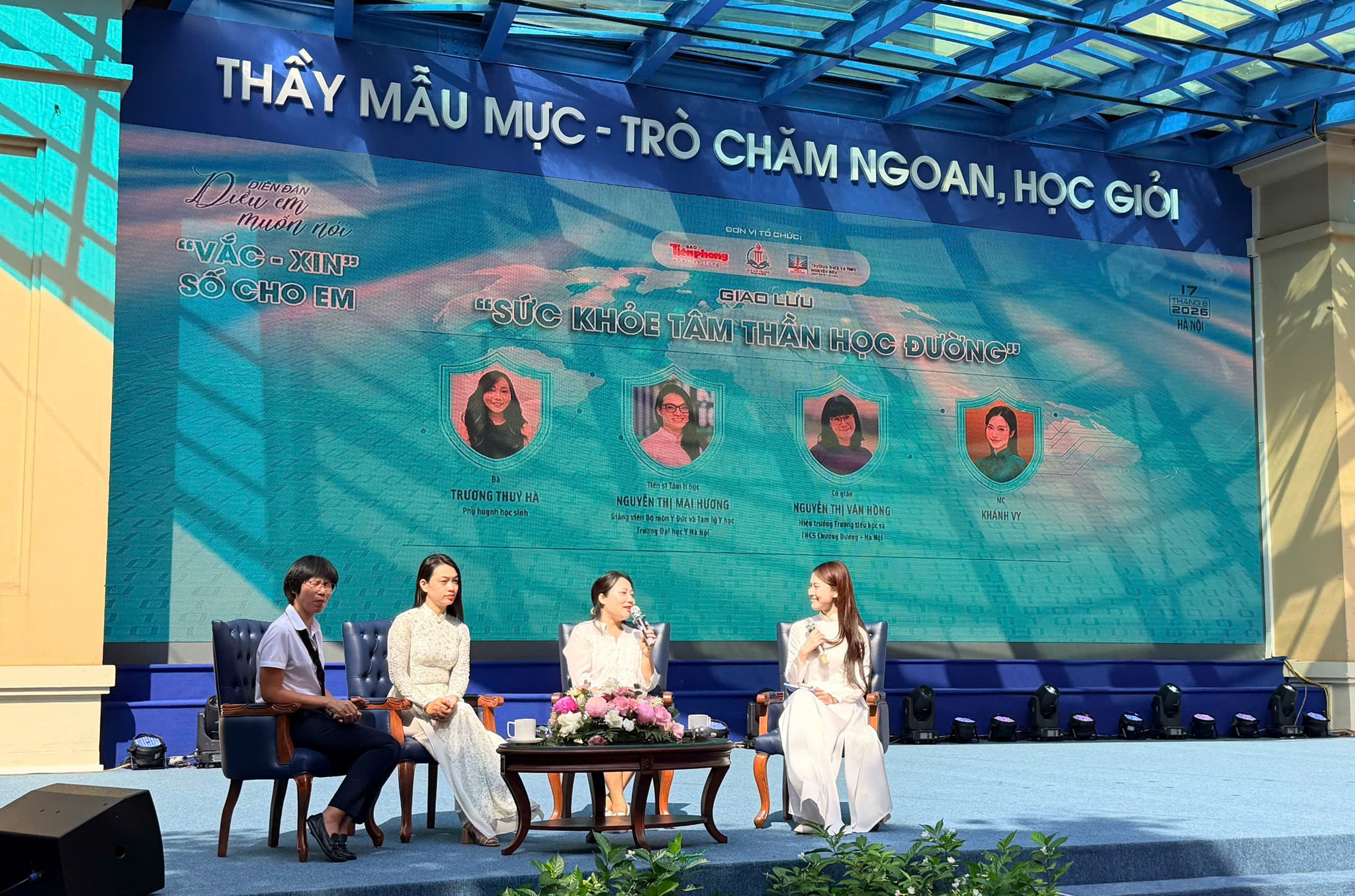 Diễn đàn “Điều em muốn nói 2026” với chủ đề “Vắc-xin số cho em” diễn ra tại Trường THCS - THPT Nguyễn Siêu, Hà Nội