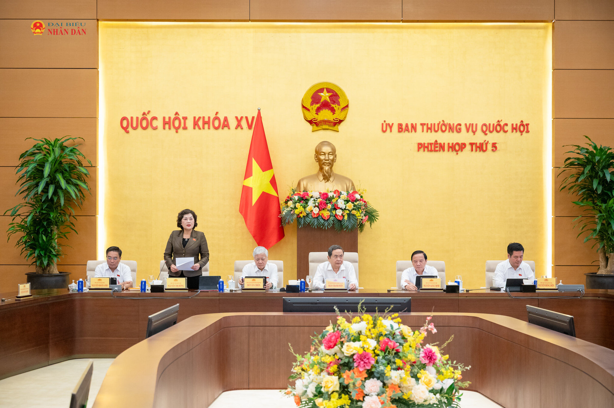 Chủ tịch Quốc hội Trần Thanh Mẫn chủ trì, Phó Chủ tịch Quốc hội Nguyễn Thị Hồng điều hành nội dung phiên họp
