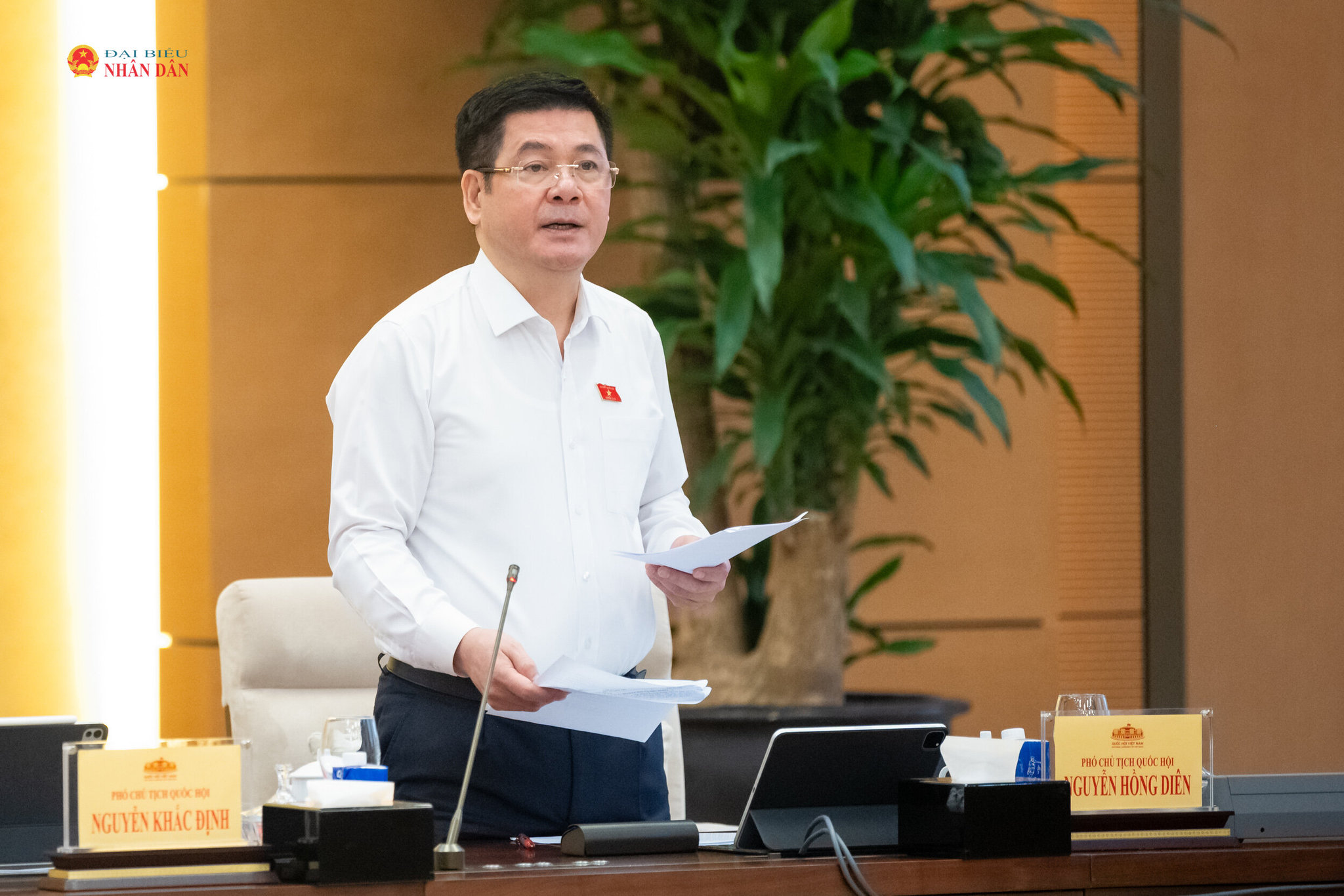 Chủ tịch Quốc hội Trần Thanh Mẫn chủ trì, Phó Chủ tịch Quốc hội Nguyễn Hồng Diên điều hành nội dung phiên họp