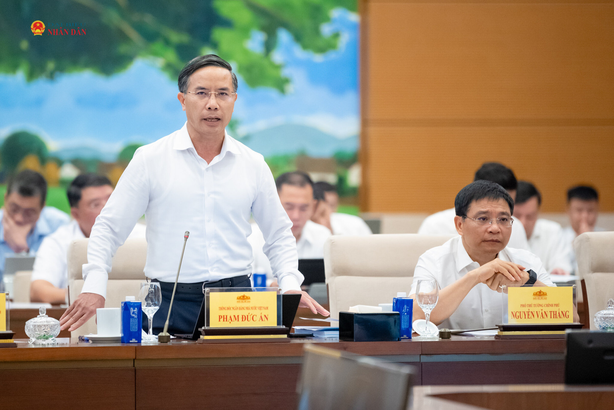 Thống đốc Ngân hàng nhà nước Việt Nam Phạm Đức Ấn trình bày báo cáo tiếp thu, giải trình và chỉnh lý dự thảo