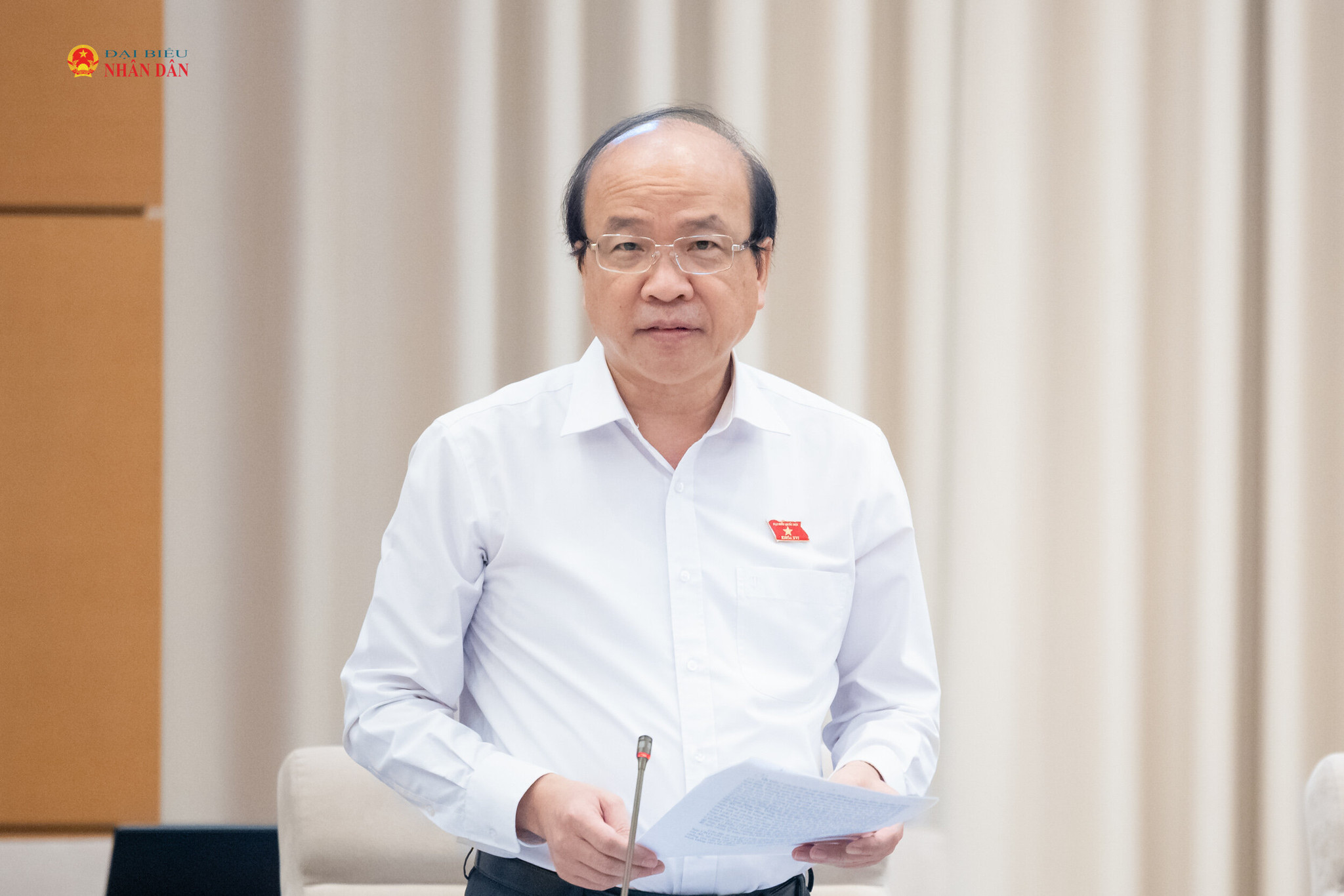 Chủ nhiệm Ủy ban Pháp luật và Tư pháp Phan Chí Hiếu phát biểu