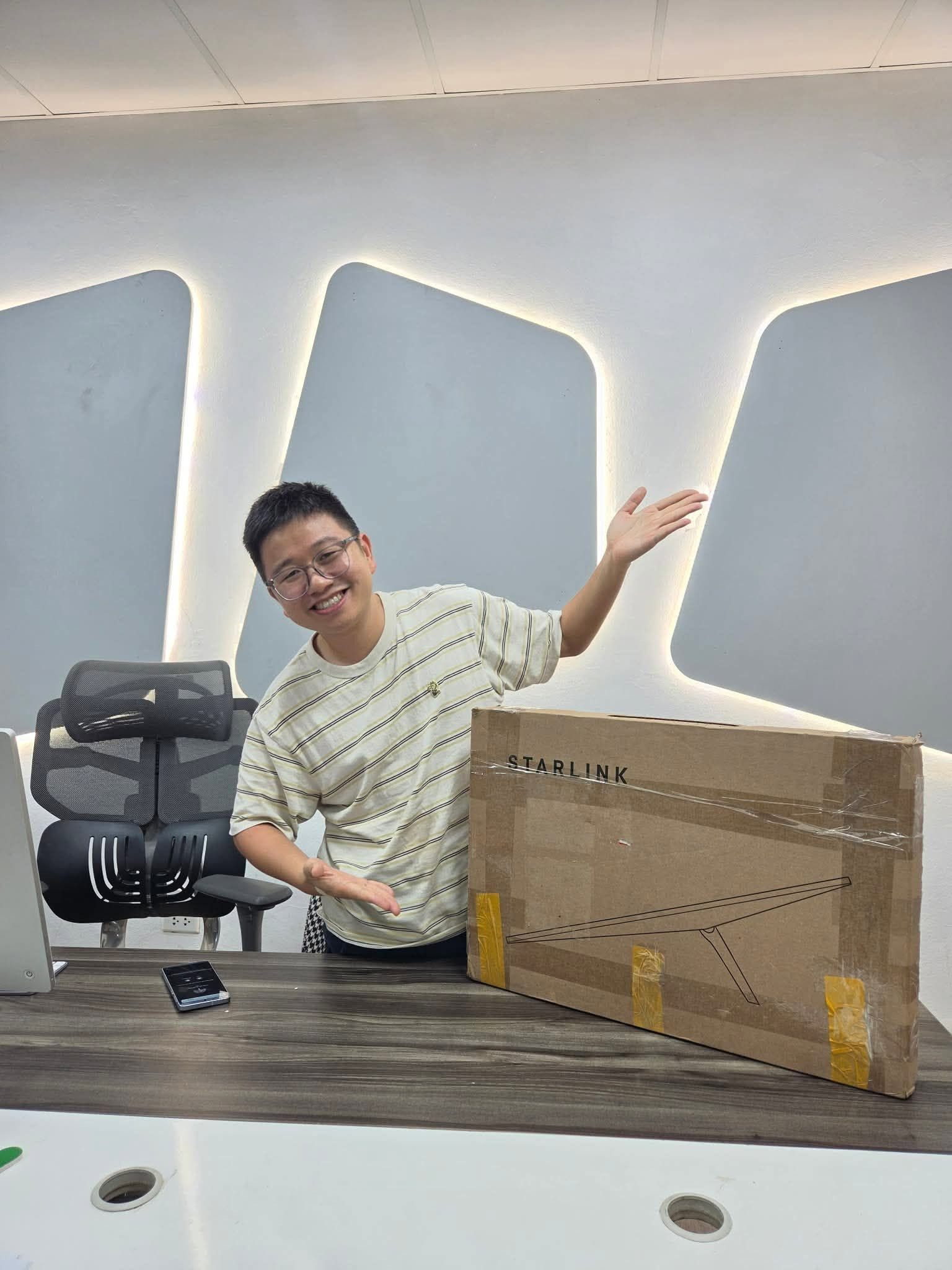 Người dùng tại Việt Nam chia sẻ hình ảnh bắt đầu trải nghiệm Starlink (