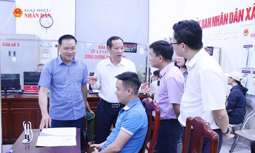 dong-chi-nghiem-xuan-huong-giam-sat-viec-thuc-hien-nghi-quyet-57-tai-xa-van-mon.jpg
