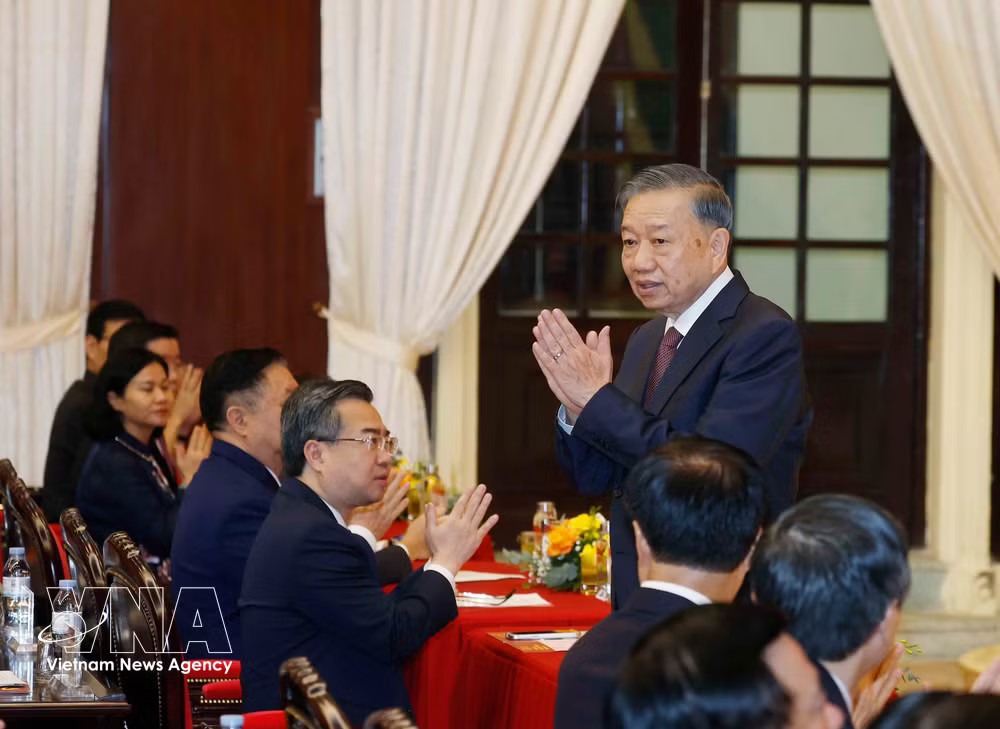 General Secretary of the Communist Party of Vietnam Central Committee and President To Lam at the event (Photo: VNA) vnanet-potal-tong-bi-thu-chu-tich-nuoc-to-lam-du-le-khai-mac-chuong-trinh-boi-duong-cap-nhat-kien-thuc-doi-voi-uy-vien-ban-chap-hanh-trung-uong-dang-khoa-8960043.jpg