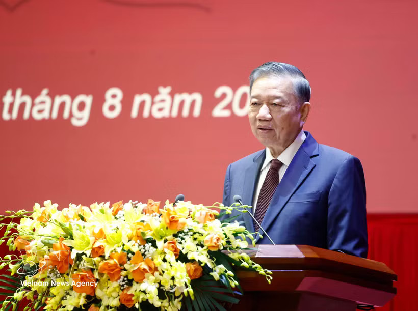 General Secretary of the Communist Party of Vietnam Central Committee and President To Lam addreses the opening ceremony of the first class of a knowledge update and training programme for members of the 14th Party Central Committee in Hanoi on August 17 (Photo: VNA)