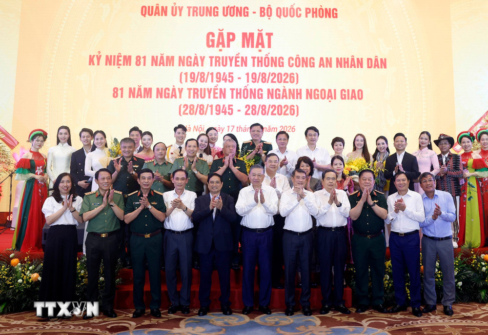 oeent2sb_ncziddyx5eqim76-_ttxvn-tong-bi-thu-chu-tich-nuoc-to-lam-du-buoi-gap-mat-81-nam-ngay-truyen-thong-cong-an-nhan-dan-3.jpg