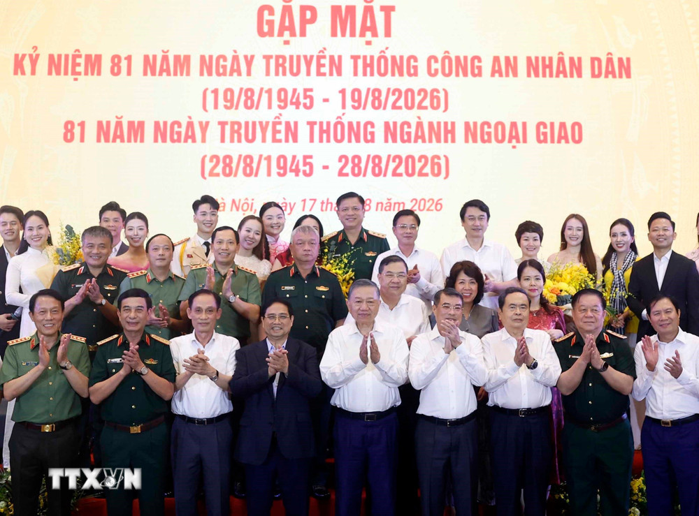 udqnt2sb_ncziddyx5eqim76-_ttxvn-tong-bi-thu-chu-tich-nuoc-to-lam-du-buoi-gap-mat-81-nam-ngay-truyen-thong-cong-an-nhan-dan-2.jpg
