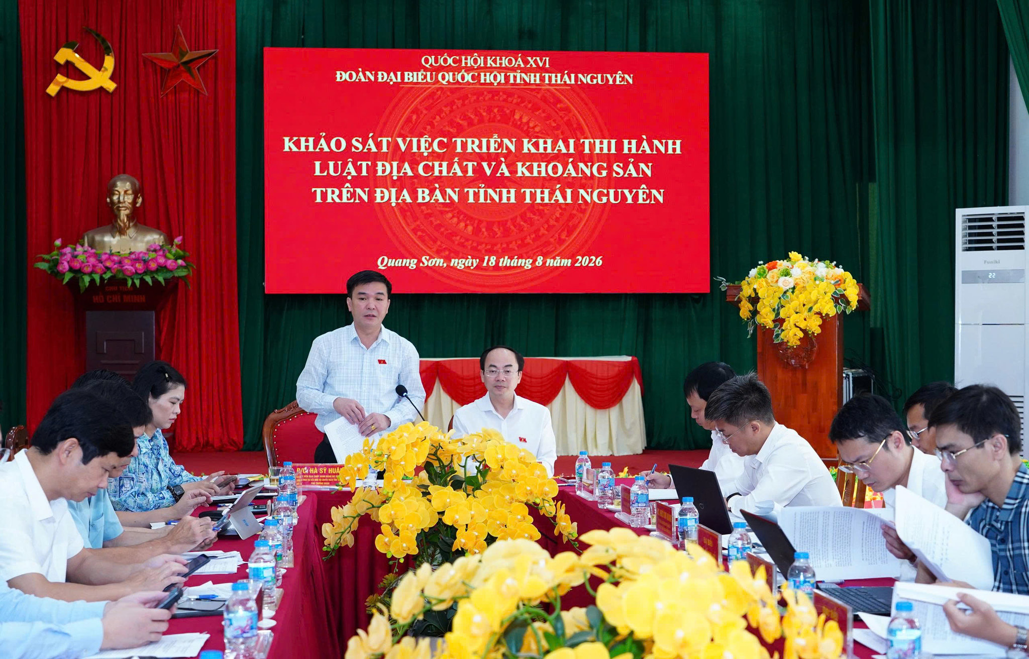 Phó Trưởng Đoàn chuyên trách Đoàn ĐBQH tỉnh Thái Nguyên Hà Sỹ Huân, phát biểu tại buổi khảo sát. Ảnh: Đồng Văn Thưởng.