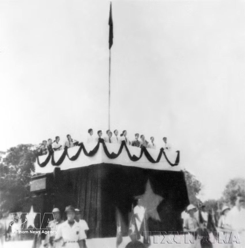 President Ho Chi Minh declares the birth of the Democratic Republic of Vietnam at Ba Dinh Spare in Hanoi on September 2, 1945. (Photo: VNA) vnanet-t.jpg
