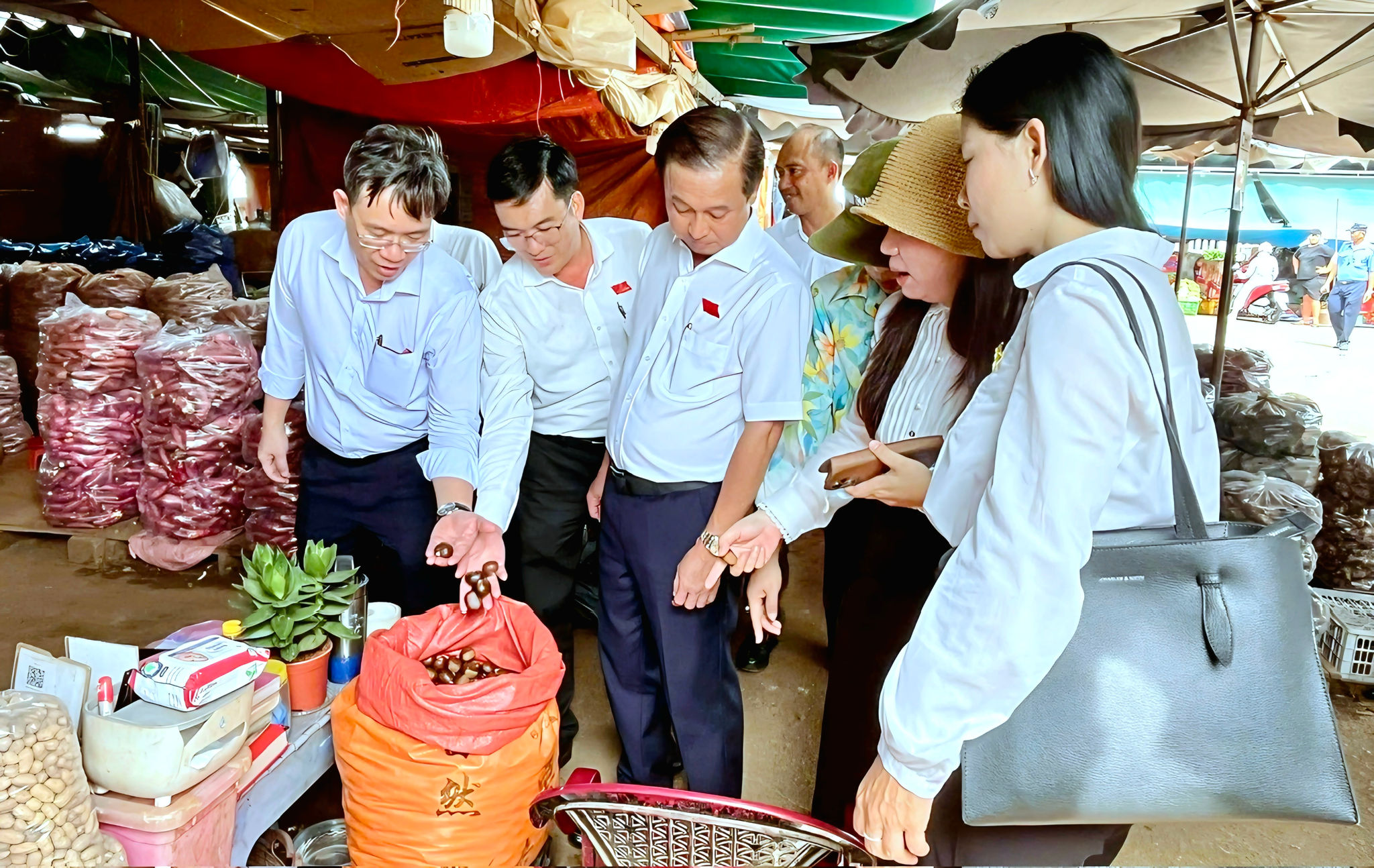 TP. Hồ Chí Minh Siết kiểm soát an toàn thực phẩm tại các chợ đầu mối 1