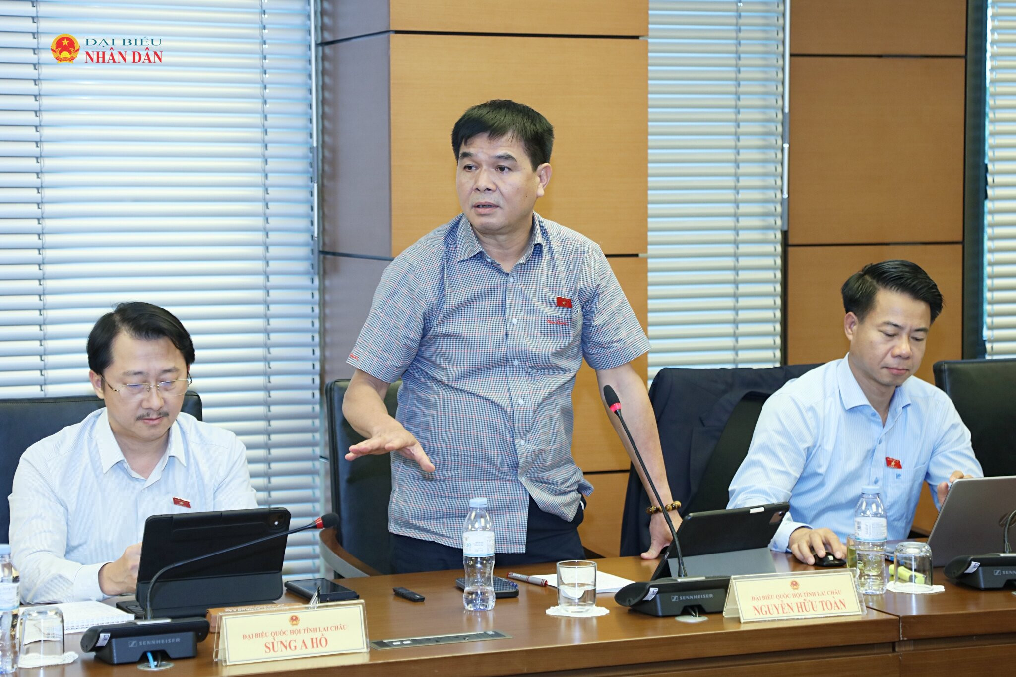 ĐBQH Nguyễn Hữu Toàn (Lai Châu) phát biểu