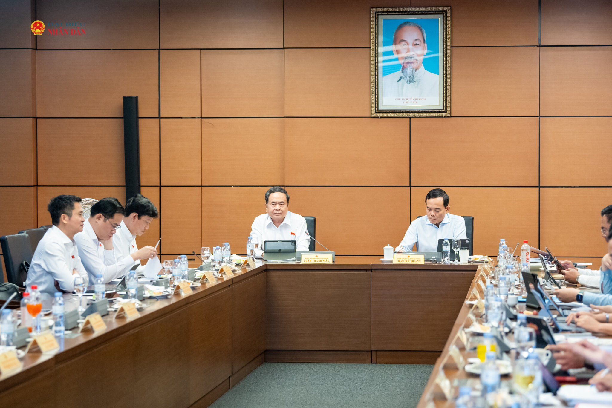 Toàn cảnh phiên thảo luận Tổ 2