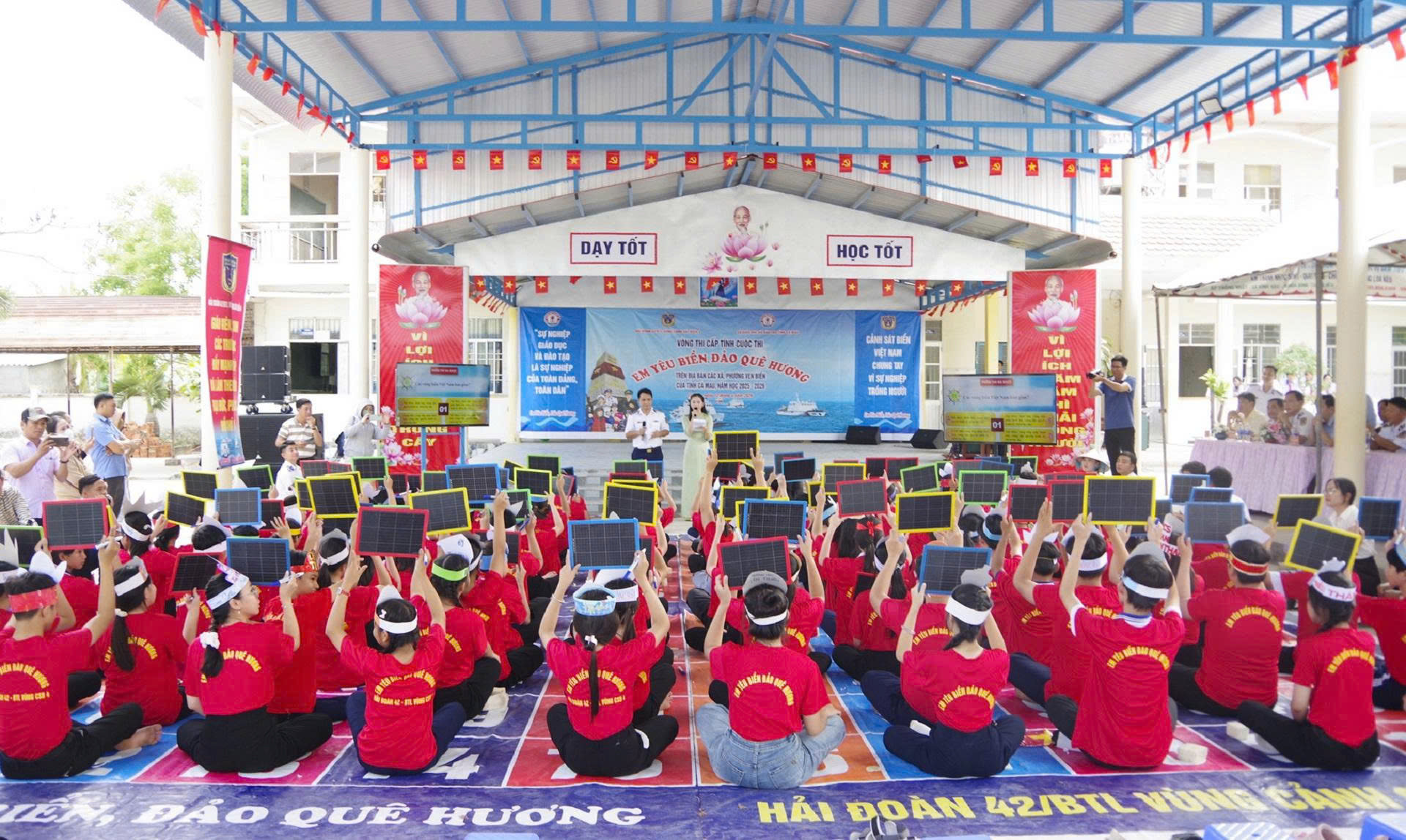 Bồi đắp tình yêu biển, đảo từ thế hệ trẻ 2