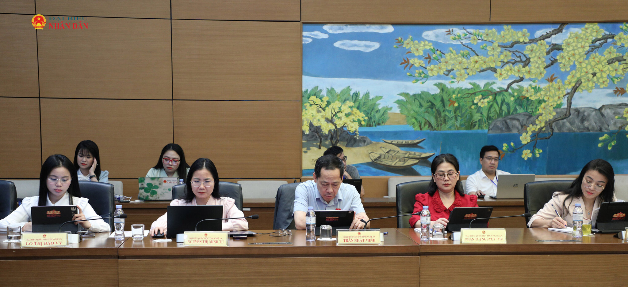 cac-dbqh-tinh-nghe-an-tham-gia-thao-luan-to.jpg