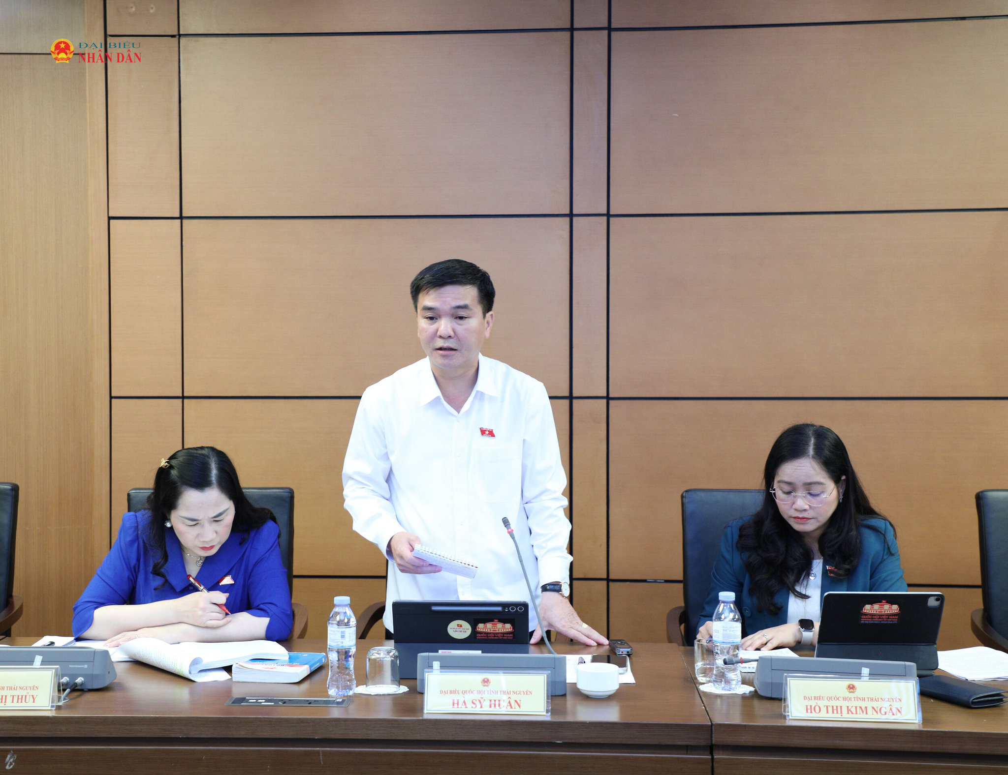 Đại biểu Hà Sỹ Huân (Thái Nguyên) phát biểu thảo luận tại tổ