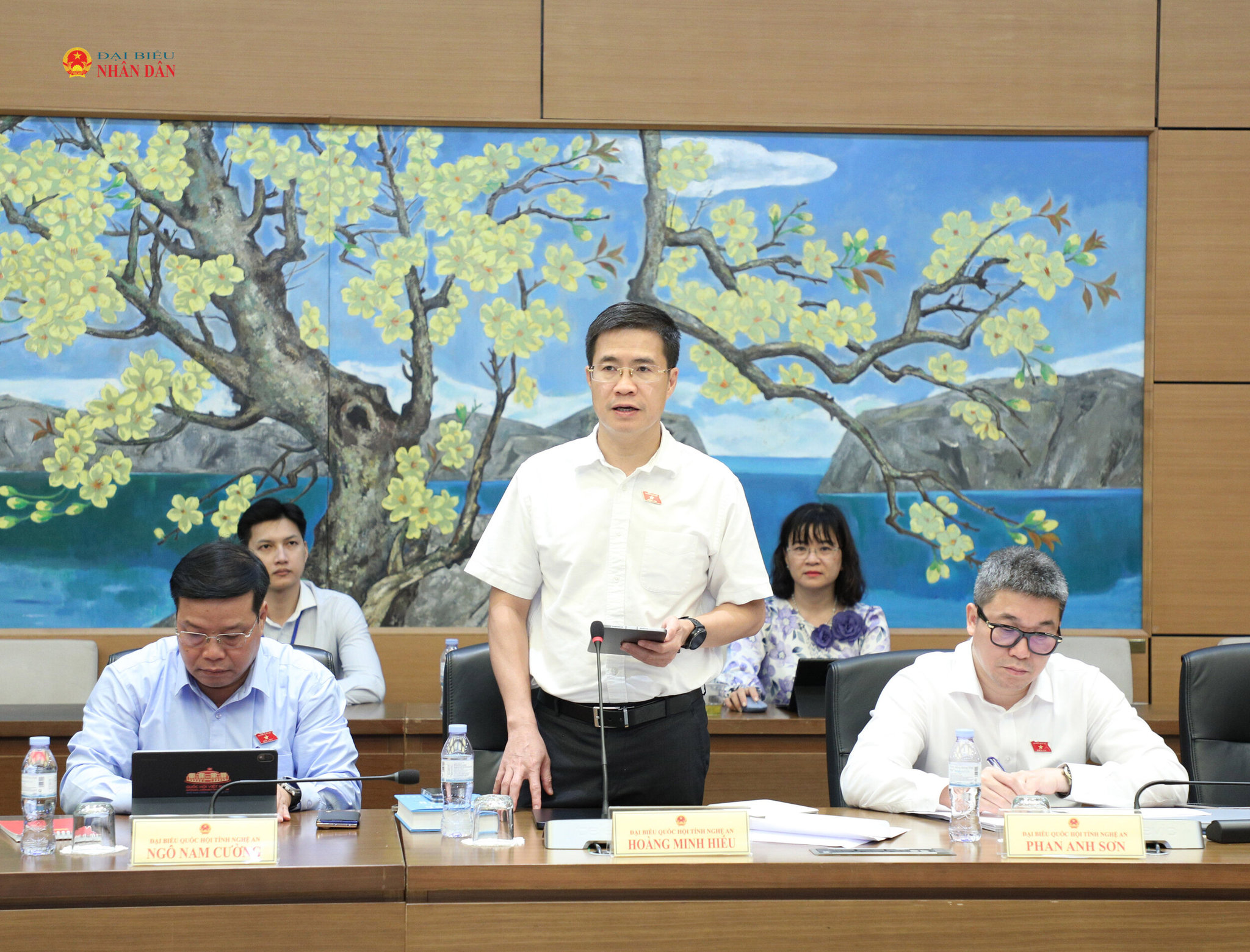 ĐBQH Hoàng Minh Hiếu (Nghệ An) phát biểu.