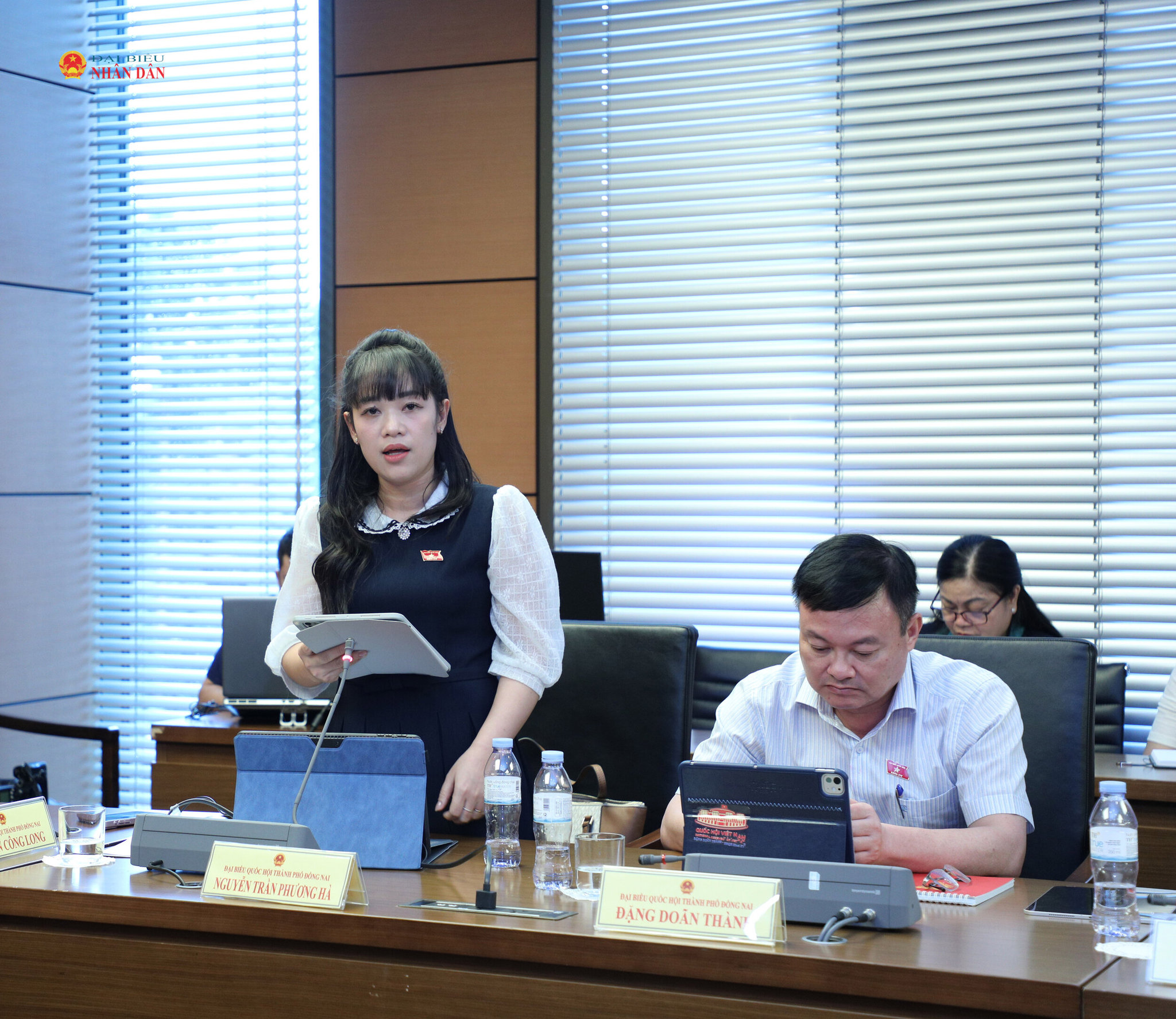 Đại biểu Nguyễn Trần Phương Hà (Đồng Nai) phát biểu thảo luận tại tổ