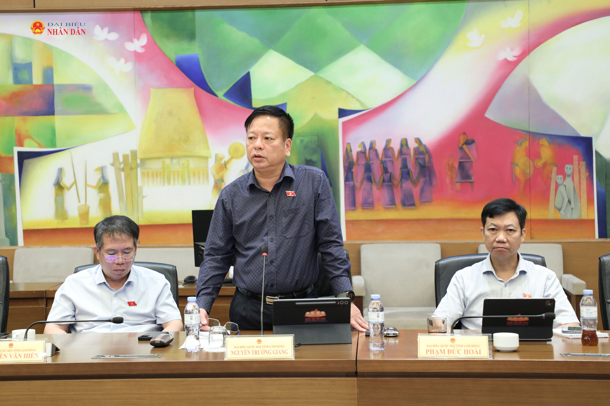 Đại biểu Nguyễn Trường Giang (Lâm Đồng) phát biểu thảo luận tại tổ