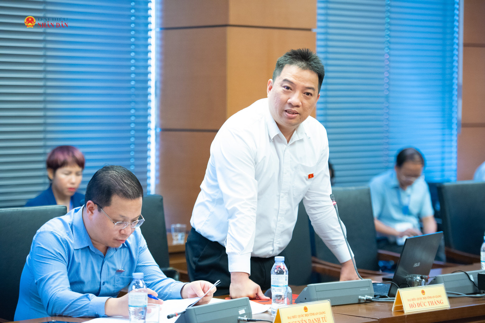 ĐBQH Hồ Đức Thắng (An Giang) phát biểu thảo luận tại Tổ 13