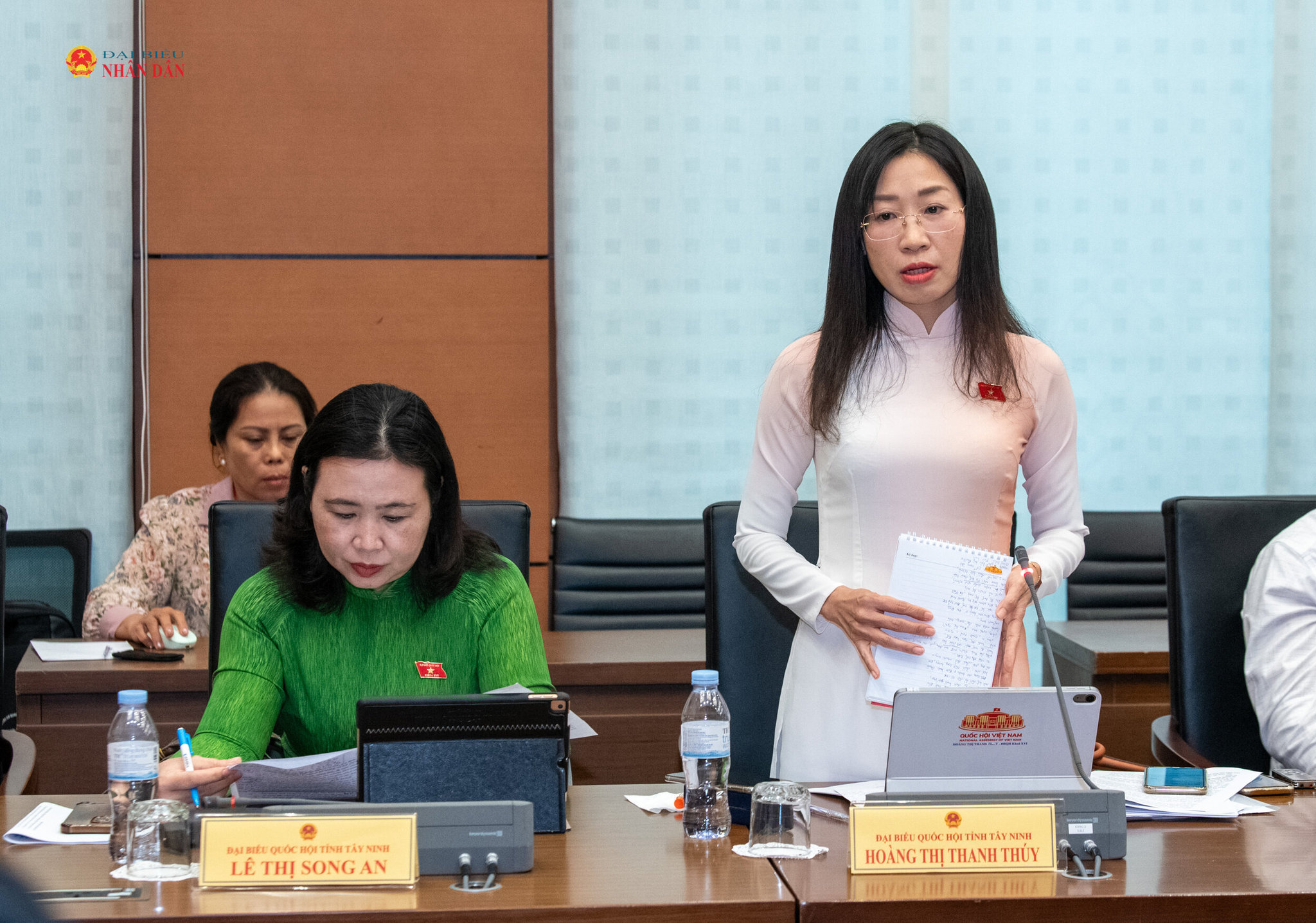 ĐBQH Hoàng Thị Thanh Thúy (Tây Ninh) phát biểu thảo luận Tổ 3