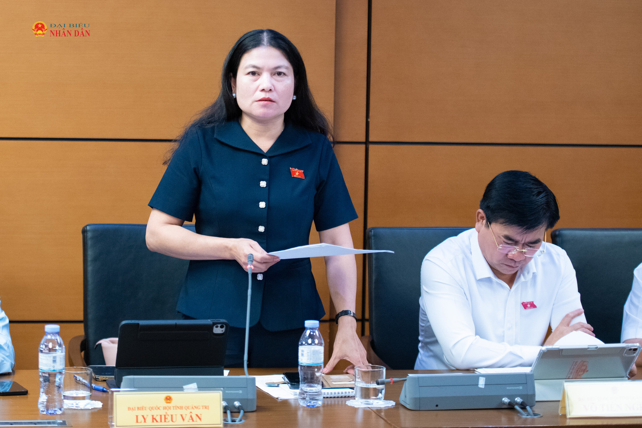 ĐBQH Ly Kiều Vân (Quảng Trị) phát biểu thảo luận tại Tổ 13