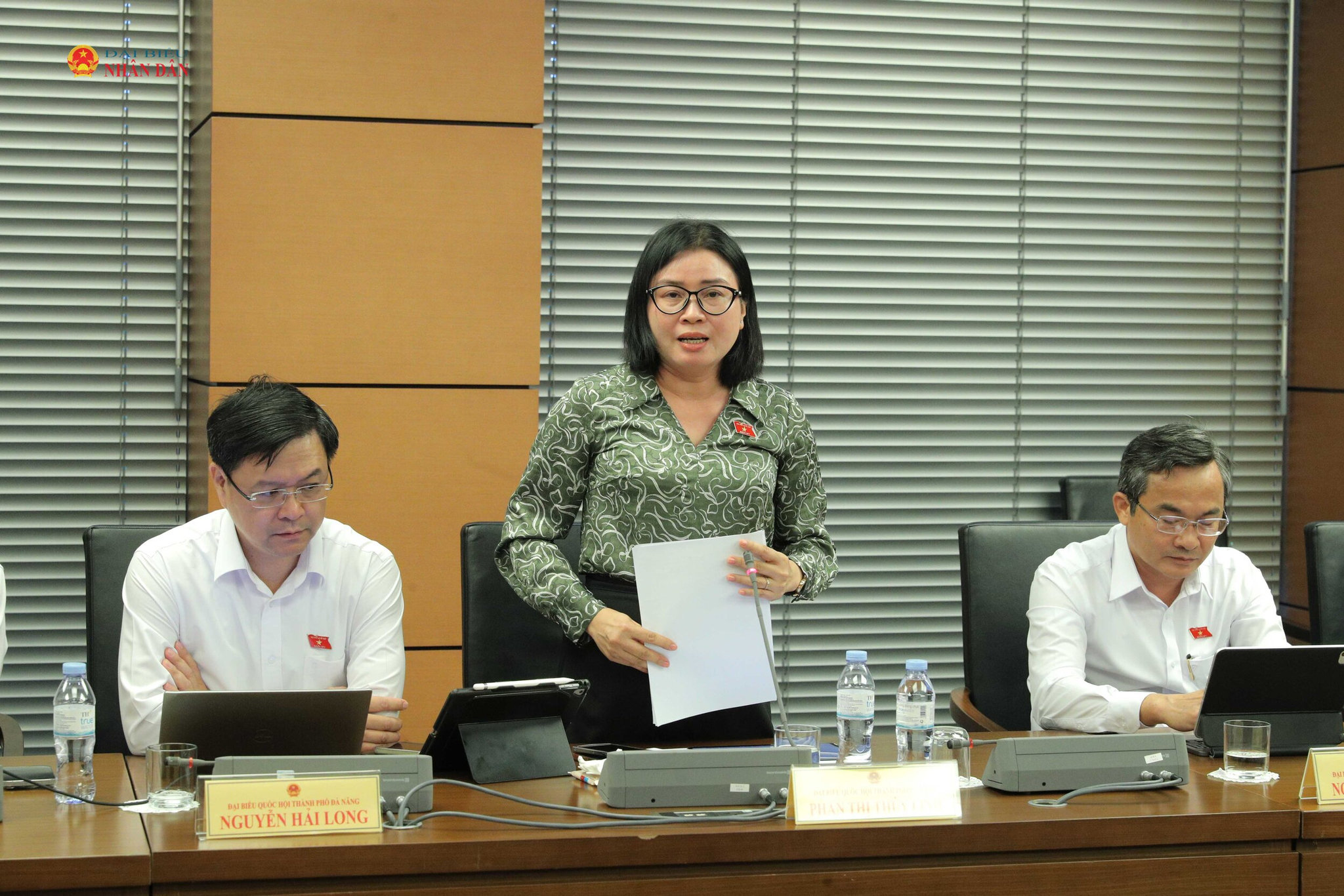 ĐBQH Phan Thị Thúy Linh (TP. Đà Nẵng) phát biểu