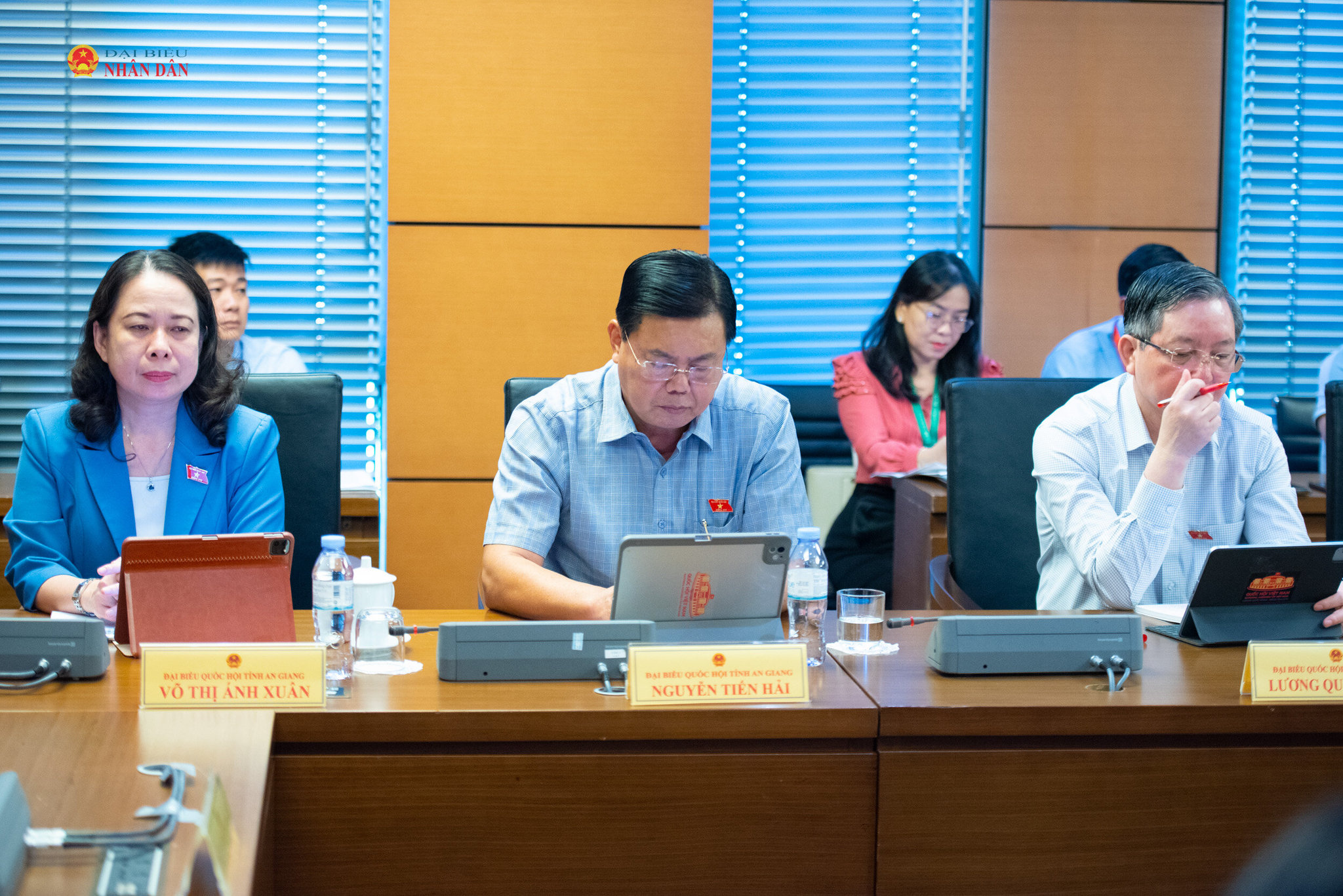 doan-dbqh-an-giang-tham-du-phien-hop-to-13-3-.jpg