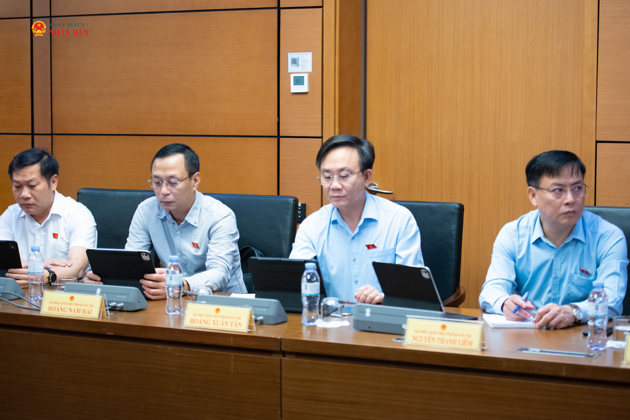Đoàn ĐBQH Quảng Trị tham dự phiên thảo luận Tổ 13