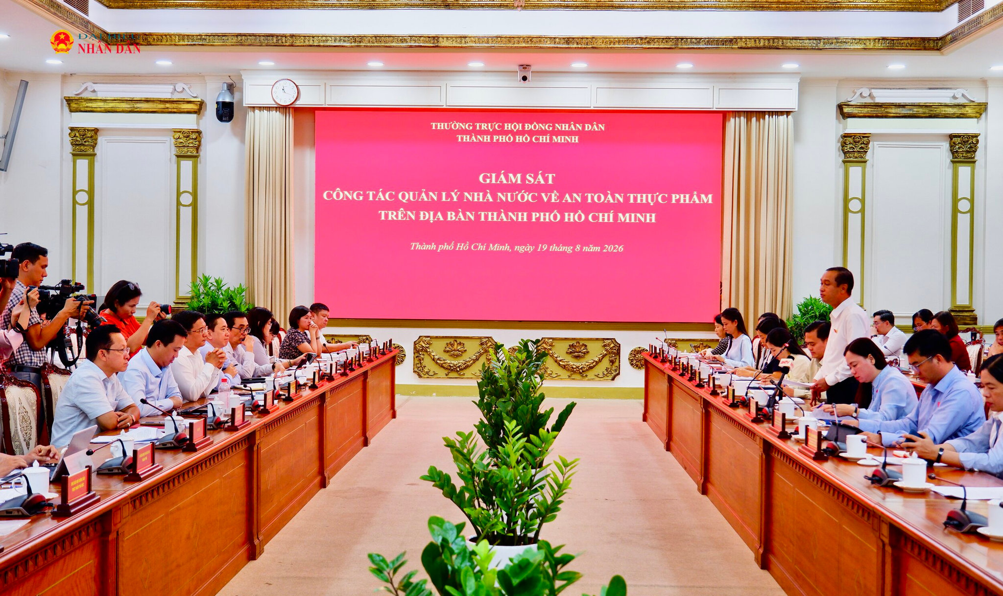 Quang cảnh cuộc làm việc. Ảnh: Hoa Lê