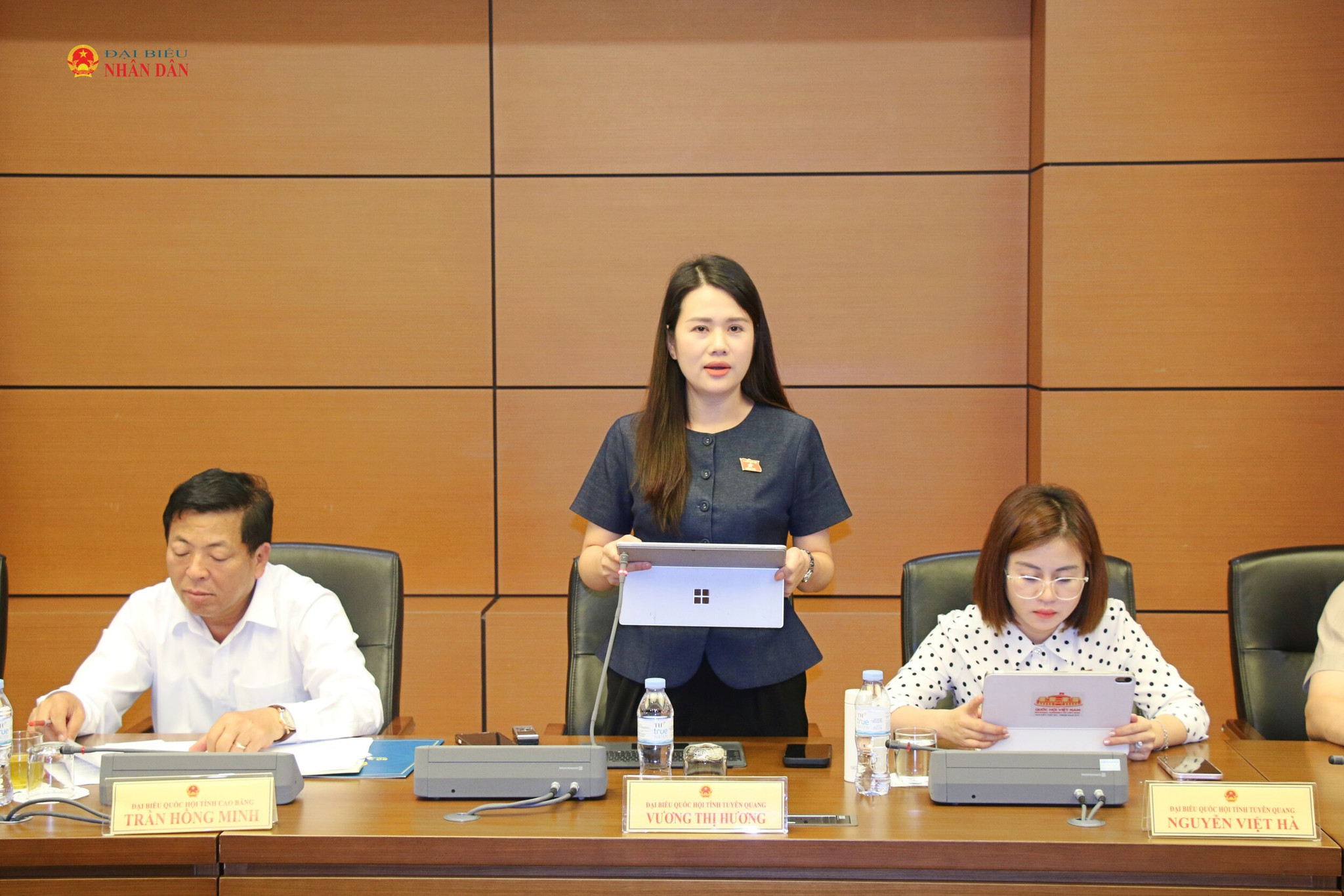 ĐBQH Vương Thị Hương (Tuyên Quang) phát biểu. Ảnh: Đắc Trường