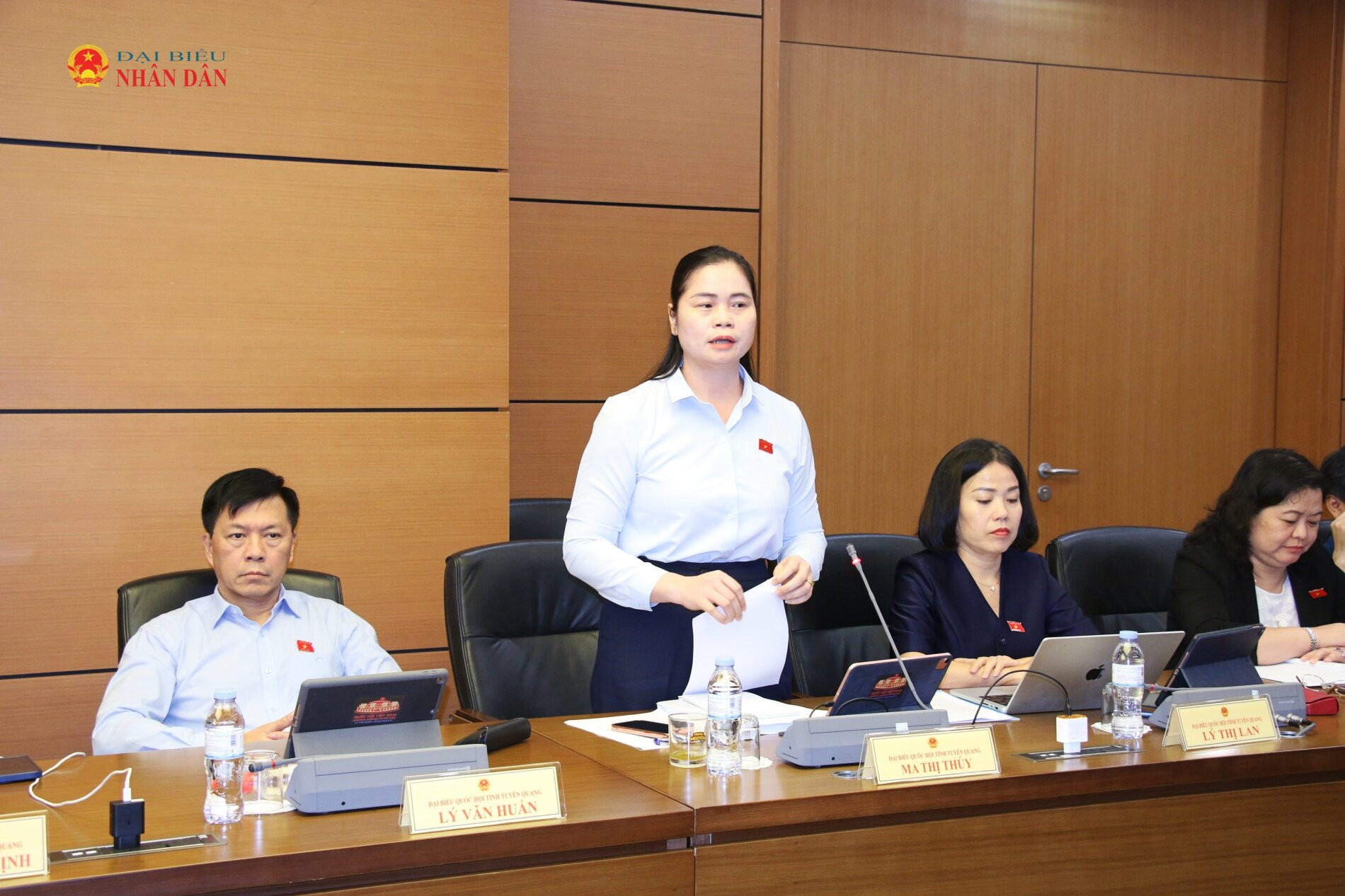 ĐBQH Ma Thị Thuý (Tuyên Quang) phát biểu. Ảnh: Đắc Trường
