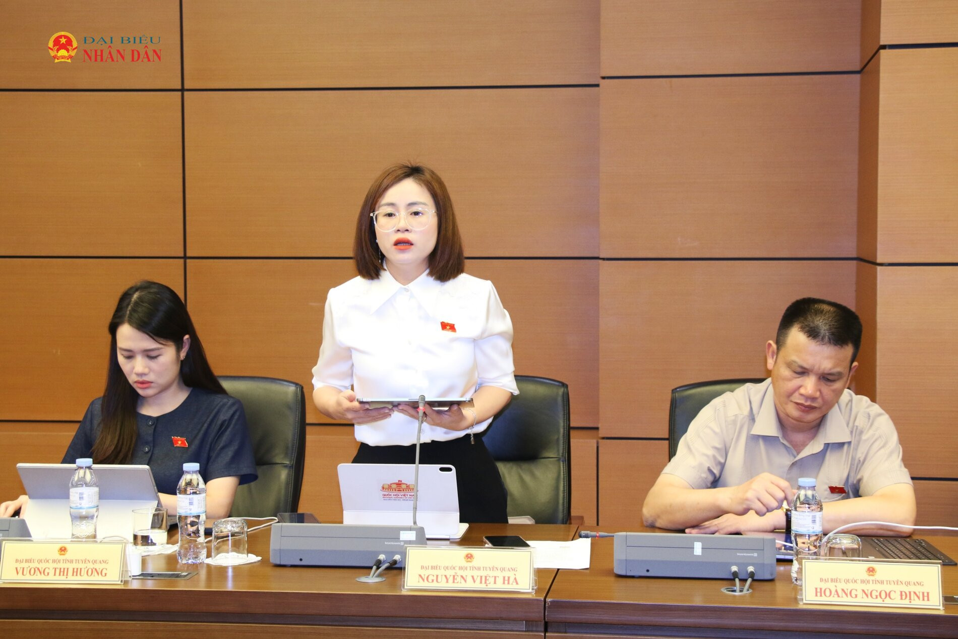 ĐBQH Nguyễn Việt Hà (Tuyên Quang) phát biểu. Ảnh: Đắc Trường