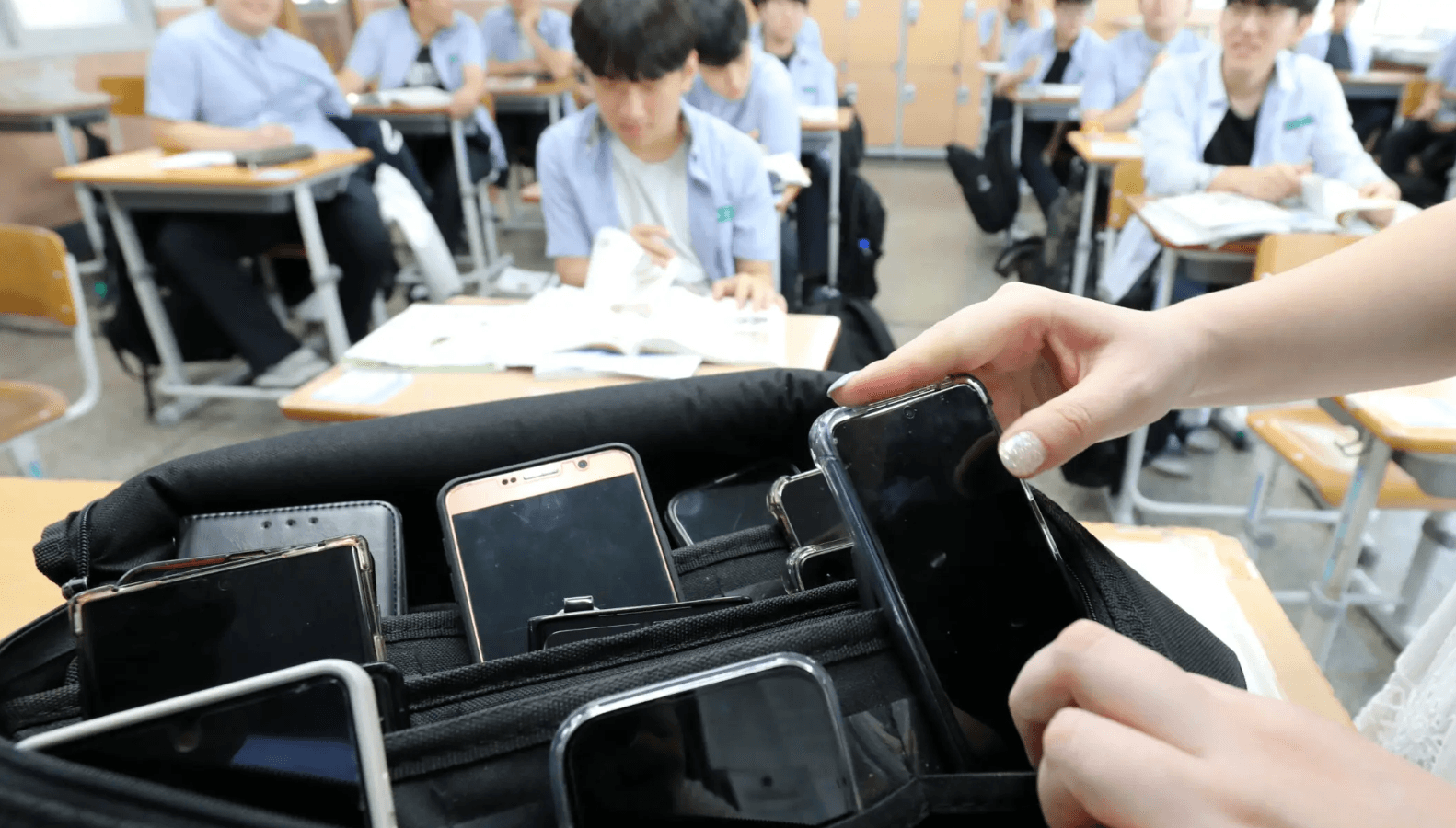 korea phone ban edu 1